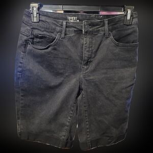 37-Time & Tru Black shorts mid rise